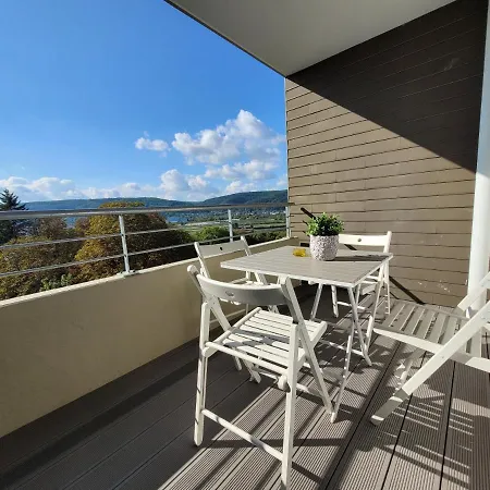 Newly Renovated, Bright Two-Bedroom Apartment * Trier