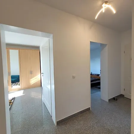 Newly Renovated, Bright Two-Bedroom Apartment Appartement *